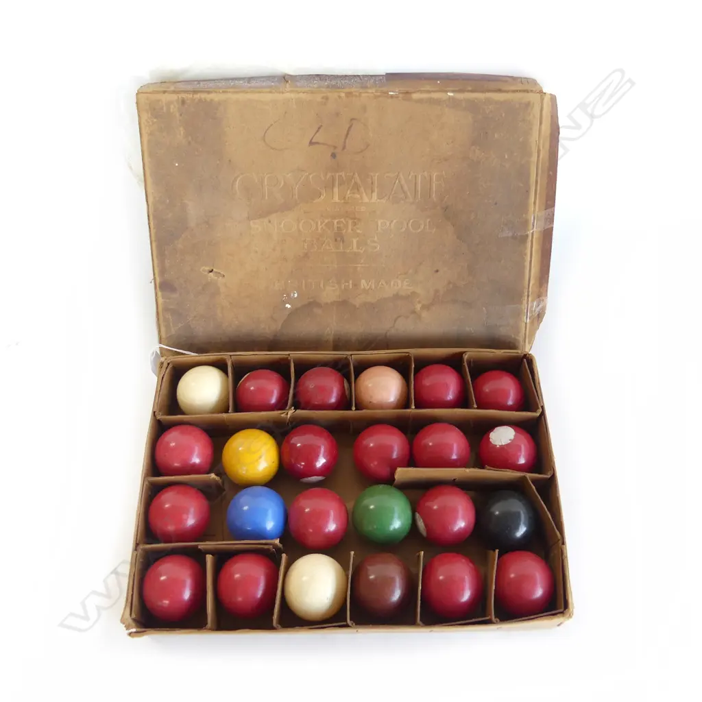 BOXED SET OF VINTAGE BILLIARD BALLS L350MM Image 1++