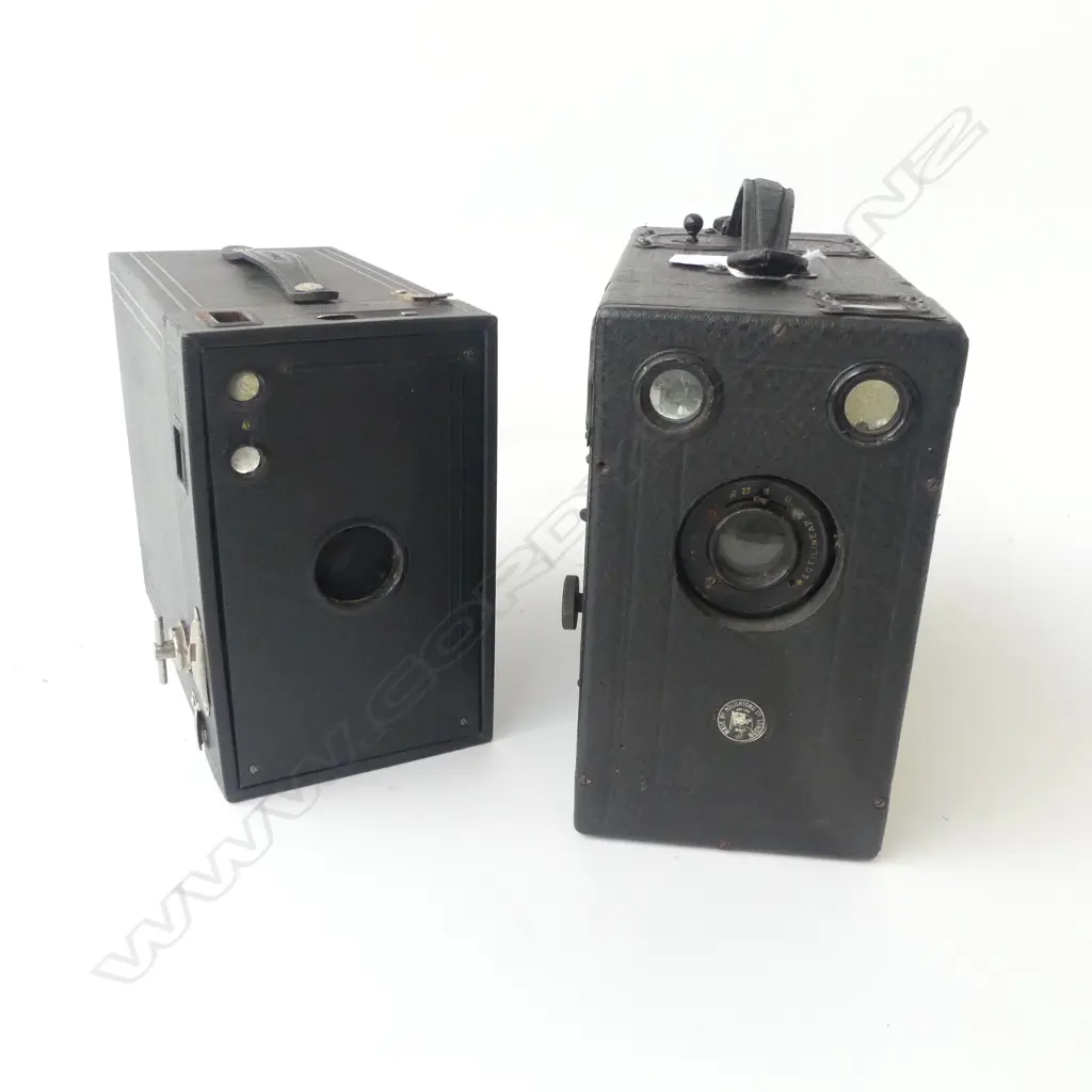 TWO ANTIQUE CAMERAS – HOUGHTON LONDON KITO NO.2B & KODAK 2C BROWNIE, L.190MM-230MM Image 1++