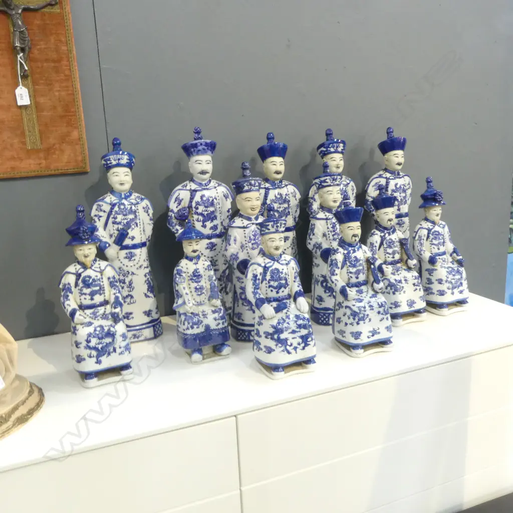 13 CHINESE B/W FIGURES H.450MM TALLEST Image 1++