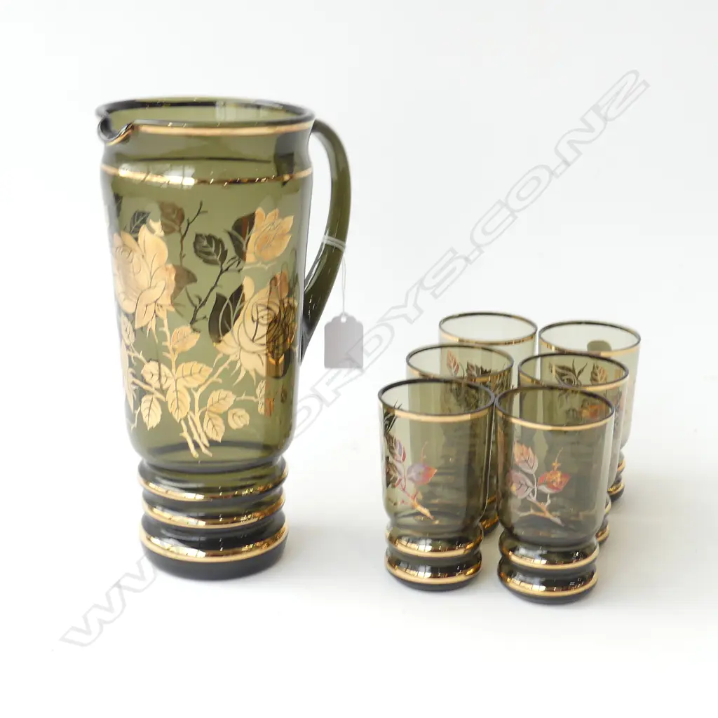 7 PCE RETRO BLACK & GOLD DRINK SET; JUG H.260mm + 6 GLASSES Image 1++