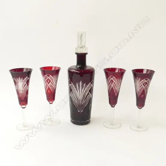 5 PCE RED CRYSTAL DRINKS SET; DECANTER H.320mm & 4 GLASSES