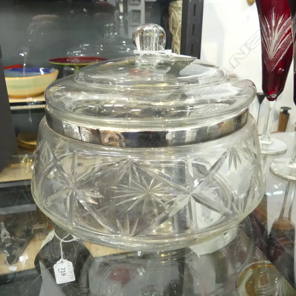 CUT GLASS LIDDED BOWL w. STG COLLAR 220mm dia Image 1++