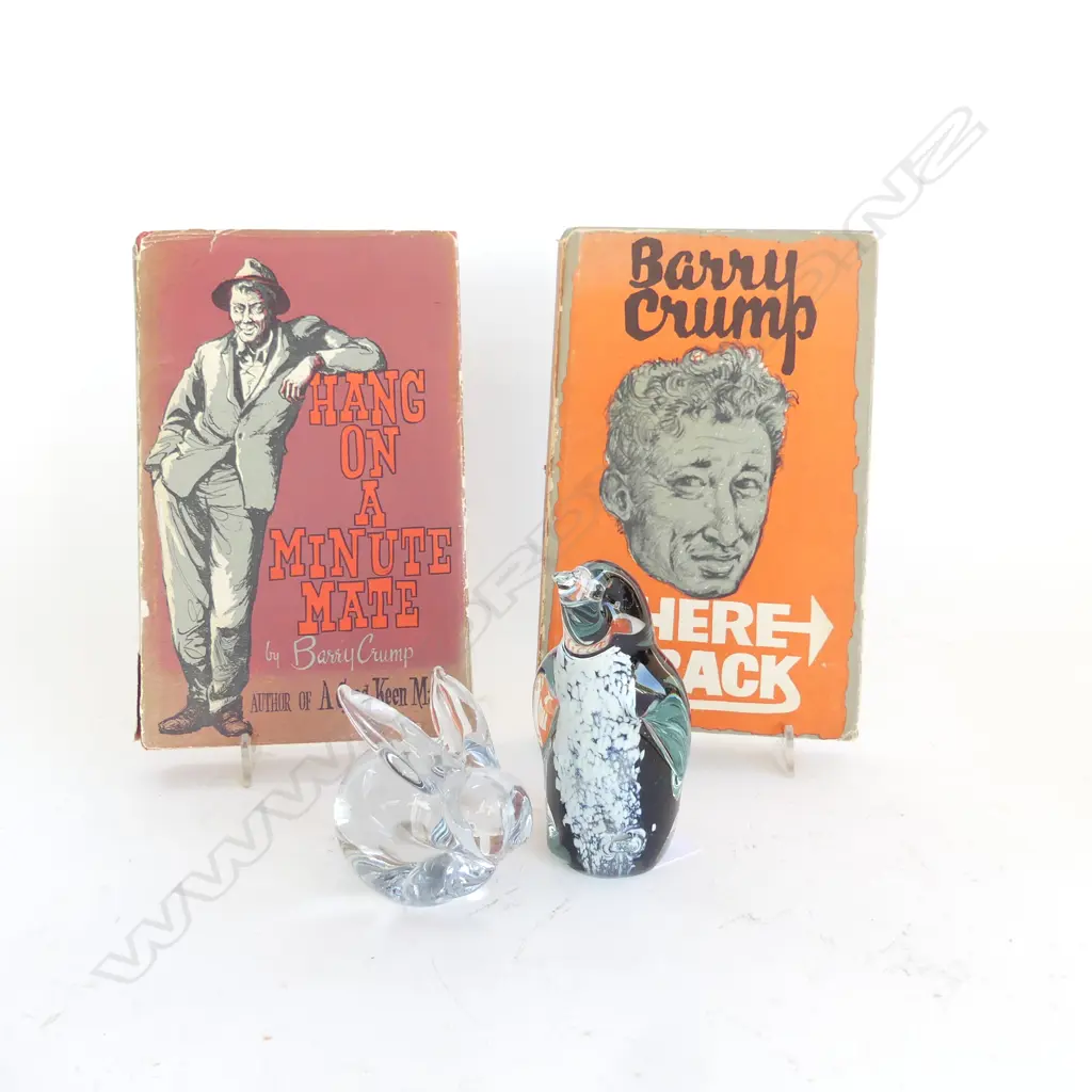 2 BARRY CRUMP BOOKS & 2 GLASS ANIMAL 120MM TALLEST Image 1++