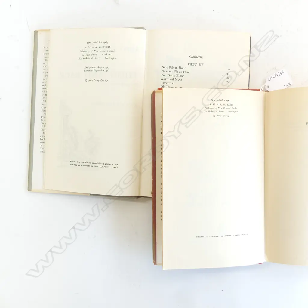 2 BARRY CRUMP BOOKS & 2 GLASS ANIMAL 120MM TALLEST Image 1++