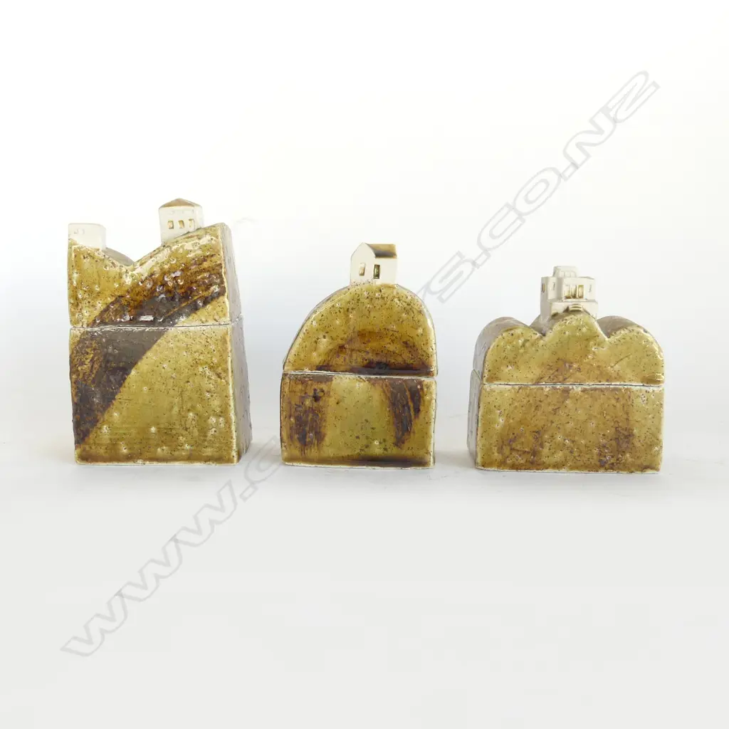 3 WENDY MASTERS STUDIO POTTERY CONTAINERS 'DECO HOUSE', 'GREEN GULLY' & 'GREEN HILL' H.160mm Image 1++