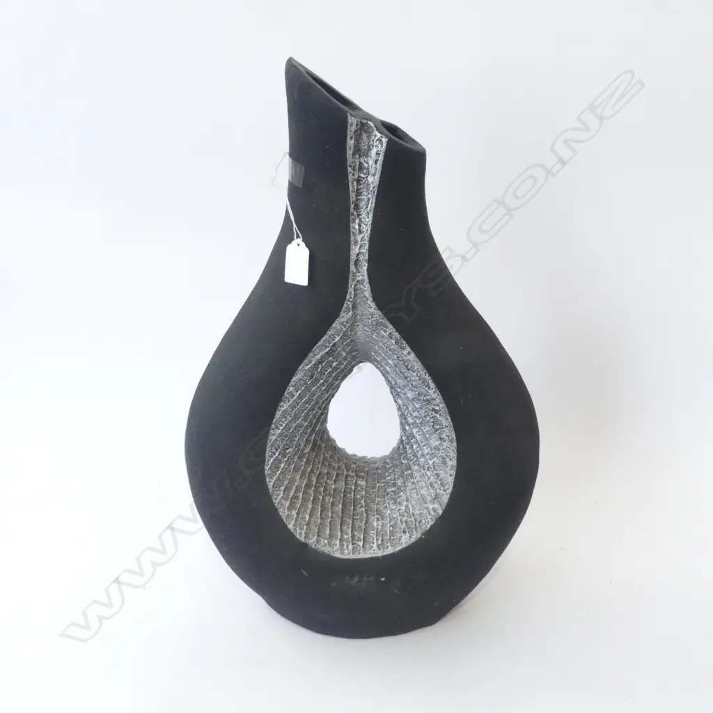 LG ORGANIC-STYLE BLACK TERRACOTTA VASE, H.545mm Image 1++