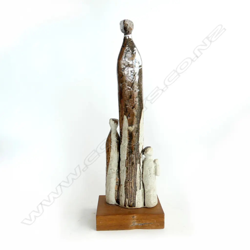 MURIEL MOODY, STONEWARE SCULPTURE, 3 FIGURES H.610mm Image 1++