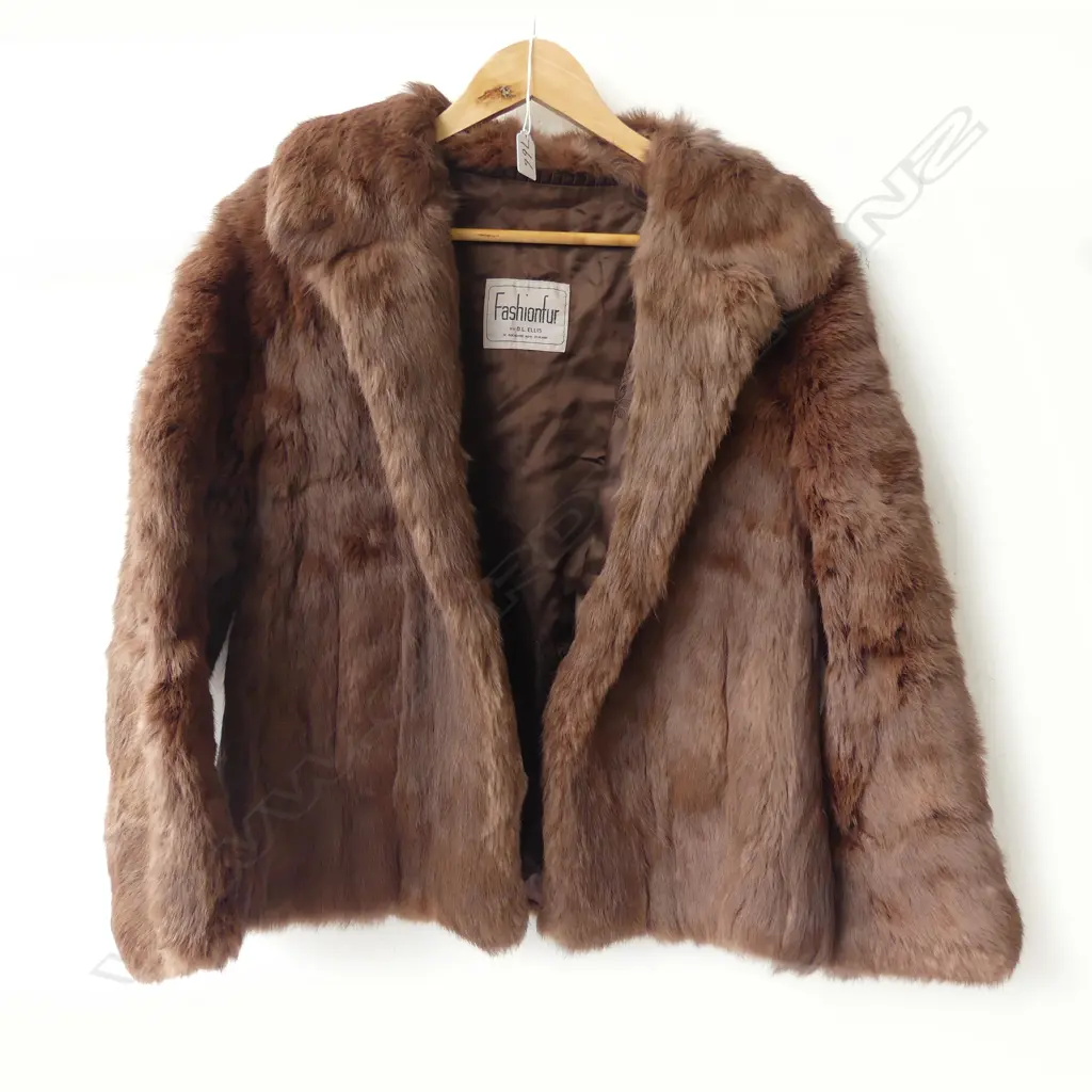 FUR STOLE, CAPE & JACKET + LOOSE TAILS & 2 PURSES Image 1++