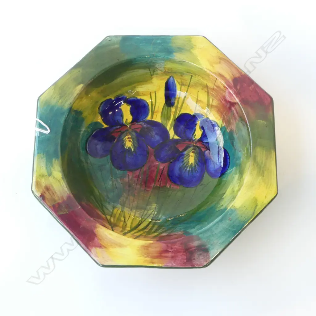 WEMYSS POTTERY SCOTLAND HAND PAINTED ‘IRISES’ BOWL, D.248MM Image 1++