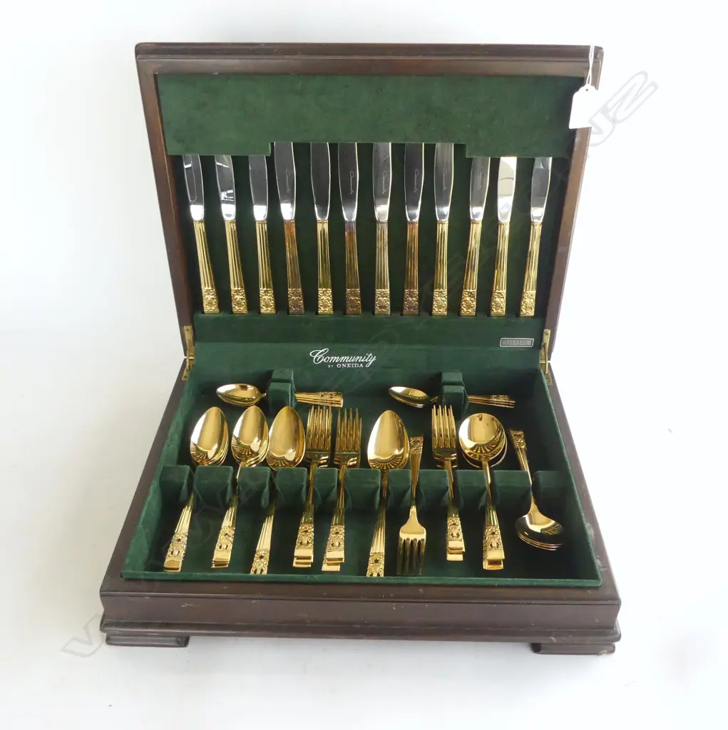 CUTLERY CANTEEN w. 6 PLACE GOLD PLATED COMMUNITY 'CORONATION' PATTERN SET Image 1++