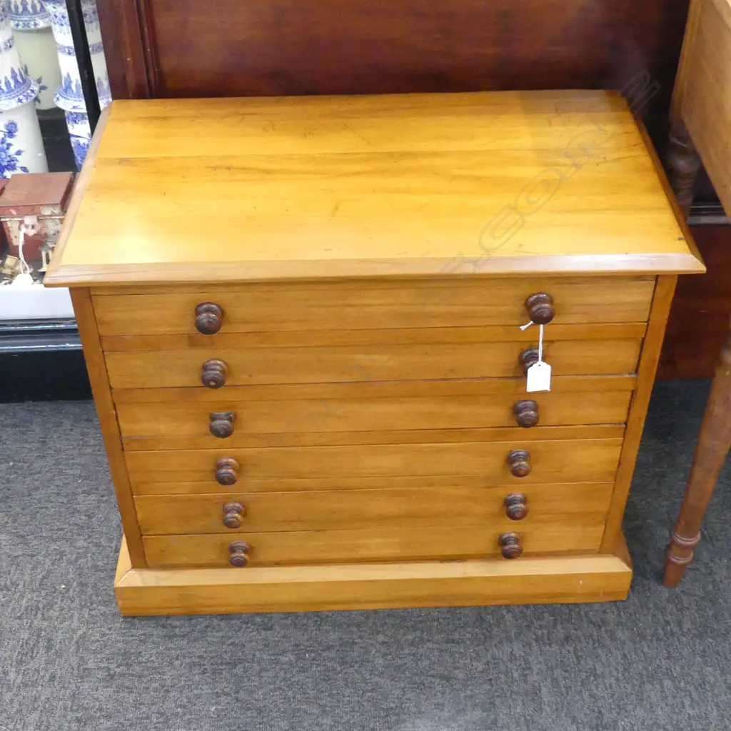 RIMU 6 DRAWER COLLECTORS CABINET 645x355x535mm Image 1++