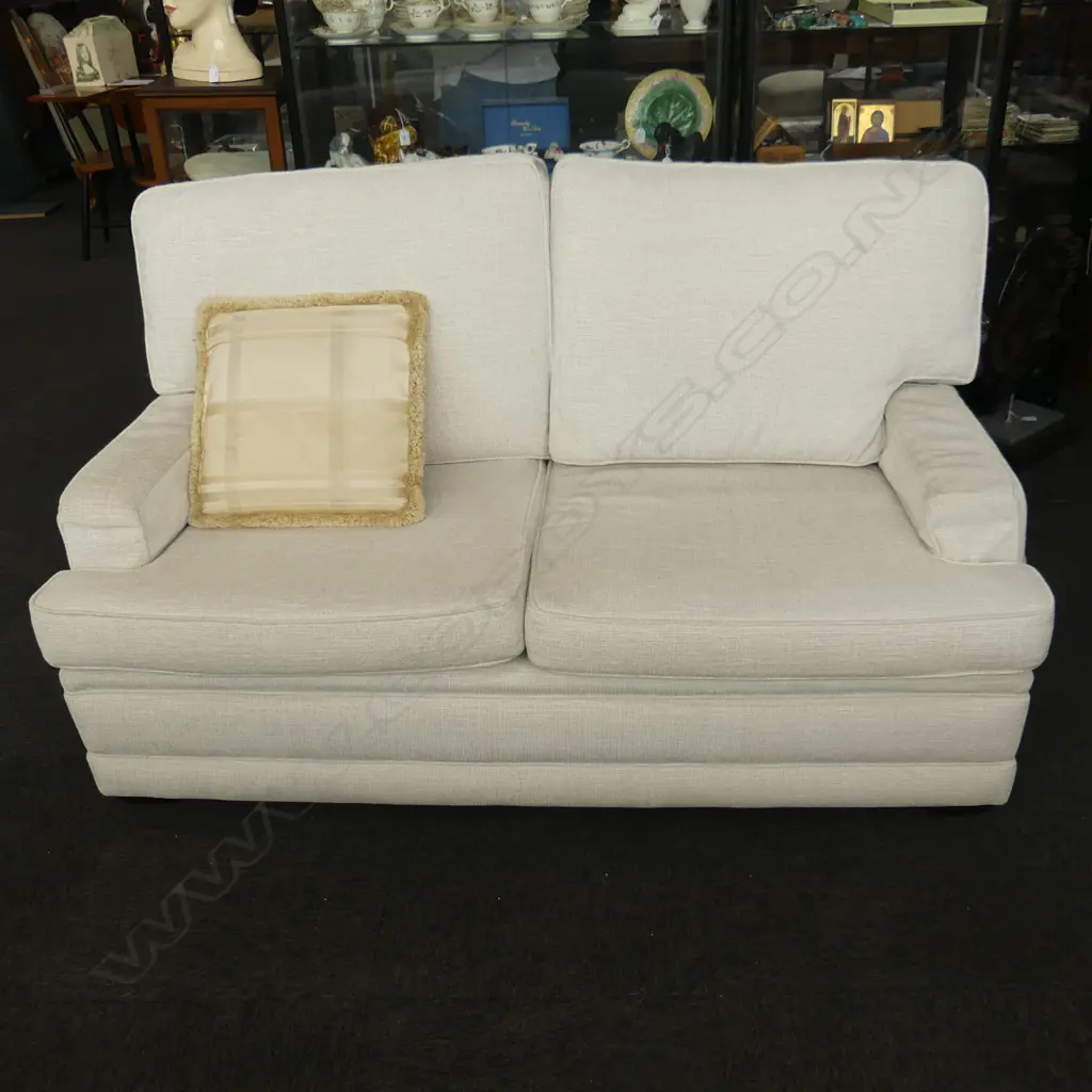 ITALIAN WHITE SOFA 1380x900x950mm Image 1++