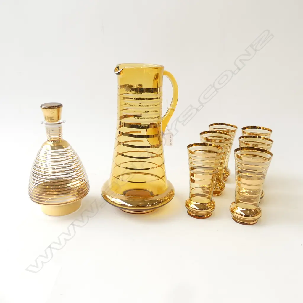 8 PCE RETRO AMBER / GOLD DRINKS SET; JUG H.280mm, DECANTER & 6 GLASSES Image 1++