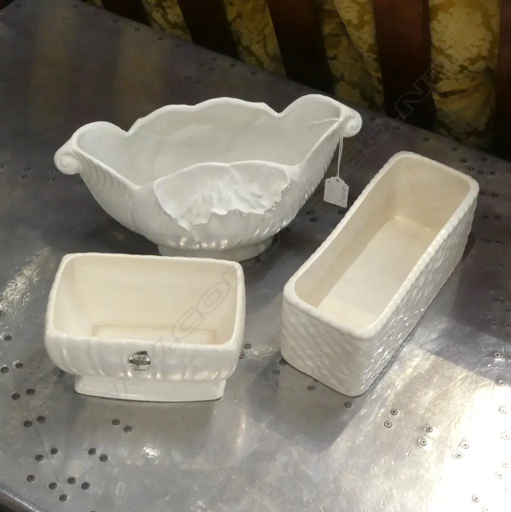 3 WHITE VASES; 2 TITIAN TROUGHS + OTHER #2104 W.285mm Image 1++