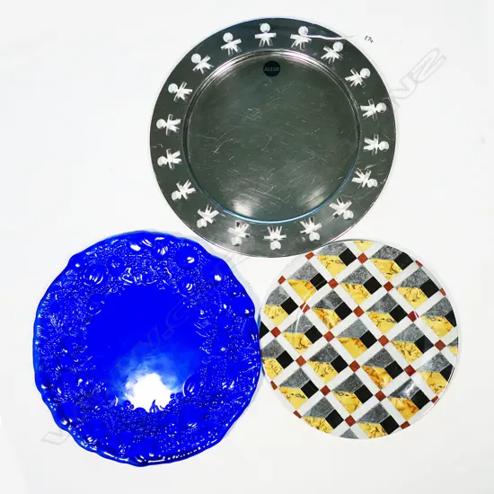 THREE LARGE PLATTERS; ALESSI, VILLEROY & BOCH 'QUADRETTO' No.3 & BLUE GLASS, Dia.350-400mm