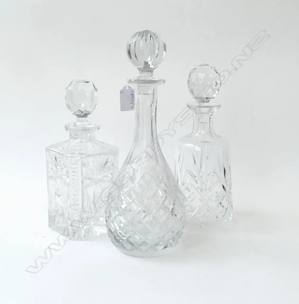 3 CRYSTAL DECANTERS H.320mm Image 1++