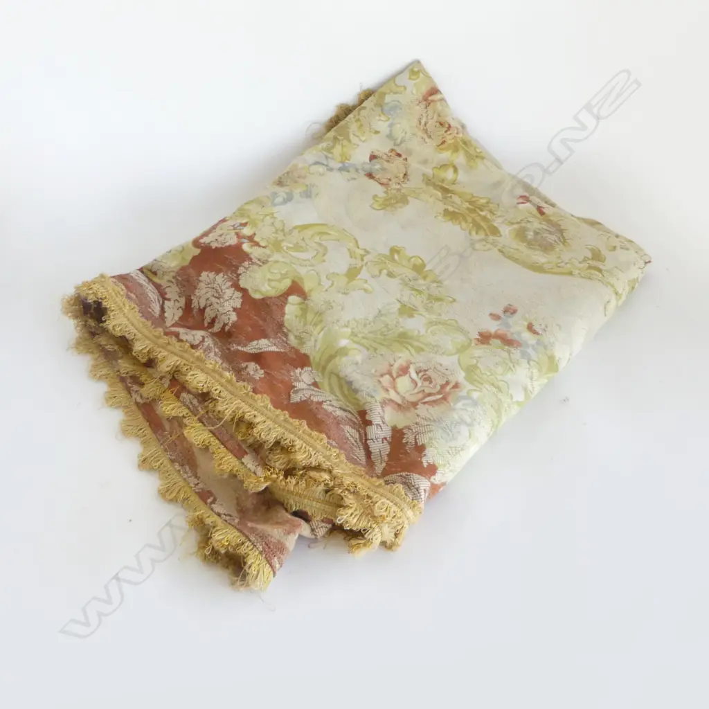 LG ORNATE SINGE BED / TABLE COVER Image 1++