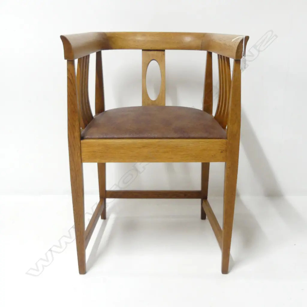OAK ARMCHAIR Image 1++