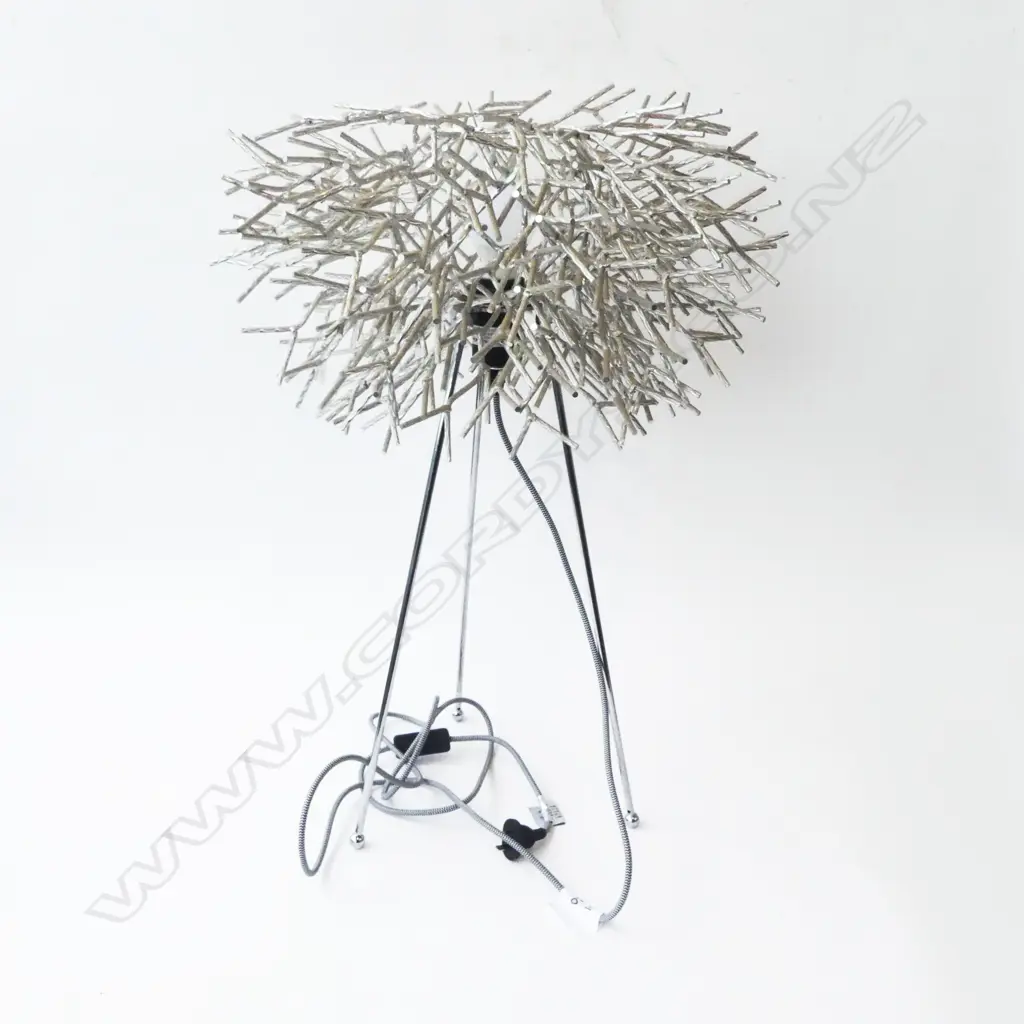 CONTEMPORARY METAL TWIG LAMP, ON TRIPOD LEGS, H.680mm Image 1++