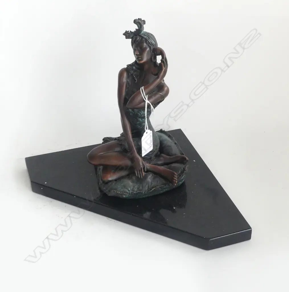 BRONZE VINTAGE STYLE LADY ON TELEPHONE H.225mm Image 1++
