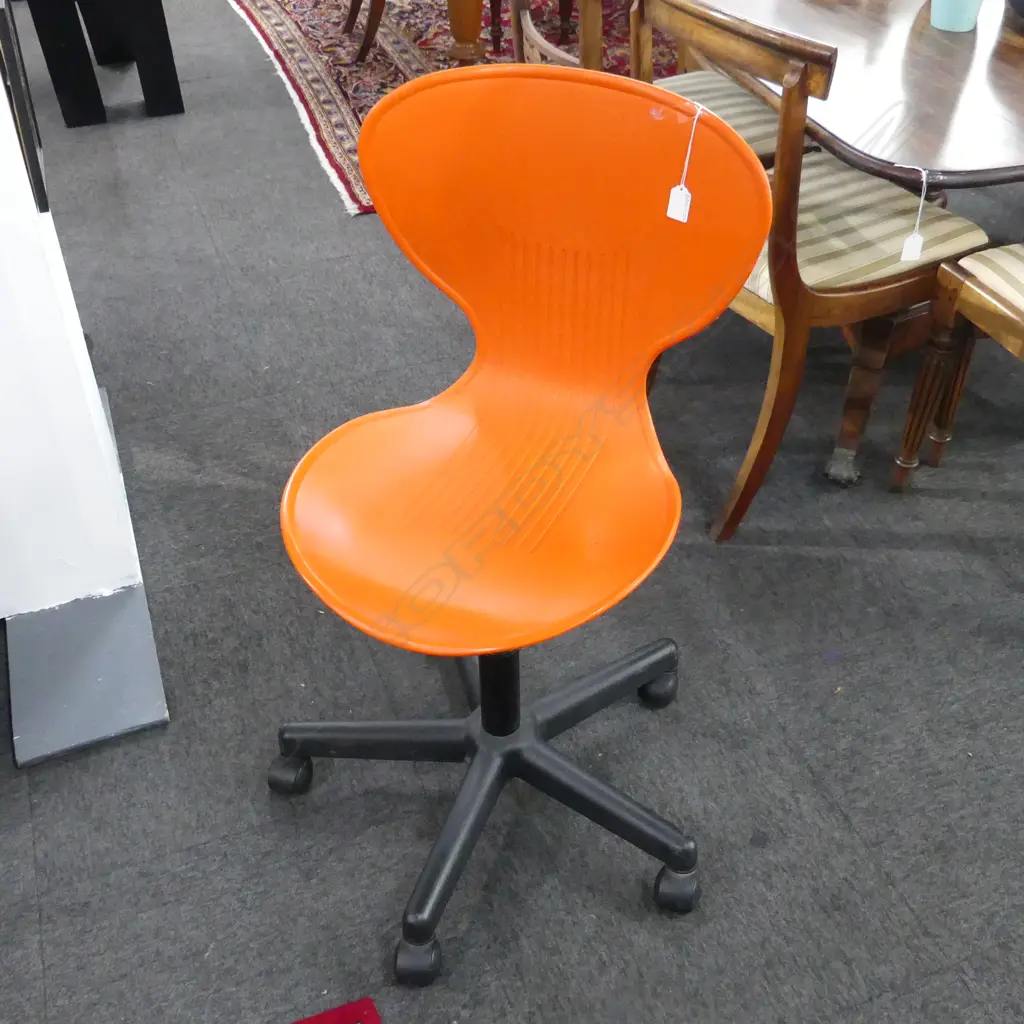 ITALIAN 'ECHO' ORANGE OFFICE CHAIR Image 1++