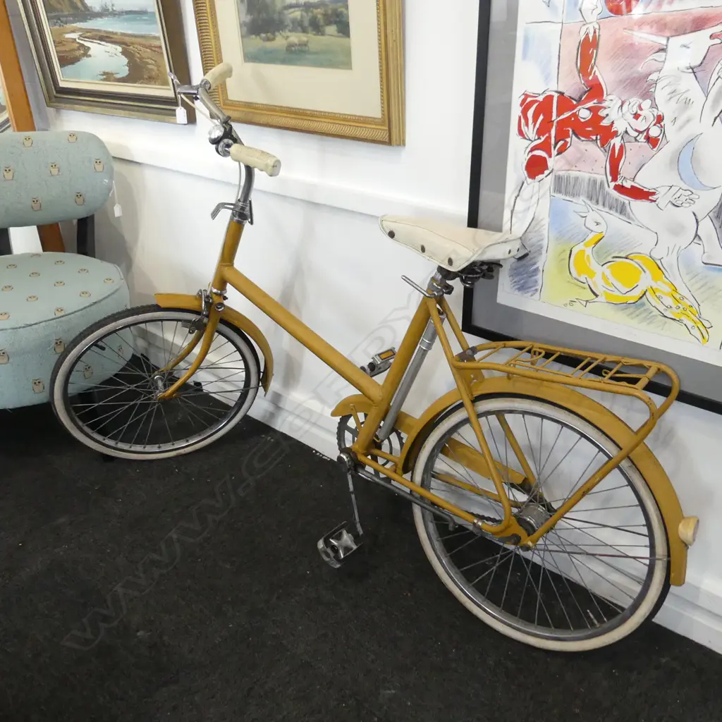 MID-CENTURY RALEIGH 20 BICYCLE Image 1++