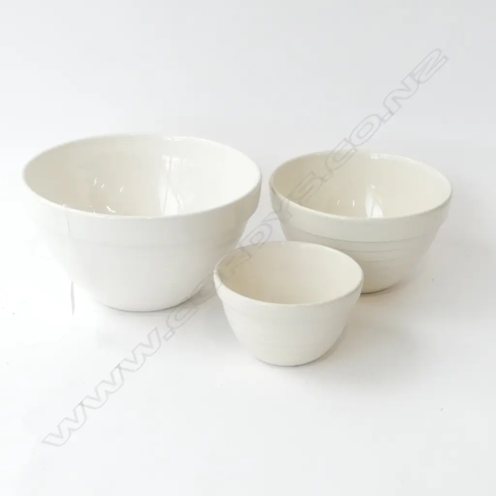 3 BEEHIVE MIXING BOWLS 270mm dia Image 1++