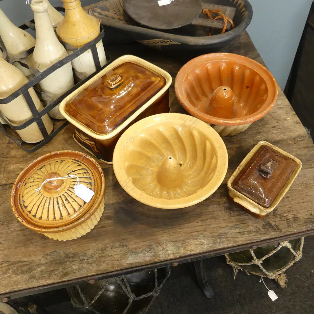 2 CERAMIC MOULDS 230mm dia, 3 LIDDED CONTAINERS W.245mm Image 1++