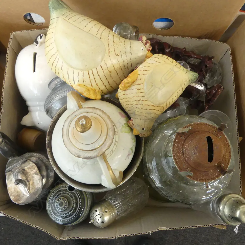 ASST. CRYSTAL ETC, 2 CHICKENS, KERO LAMP ETC Image 1++