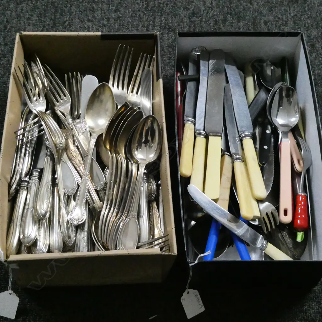 2 BOXES ASST. CUTLERY Image 1++