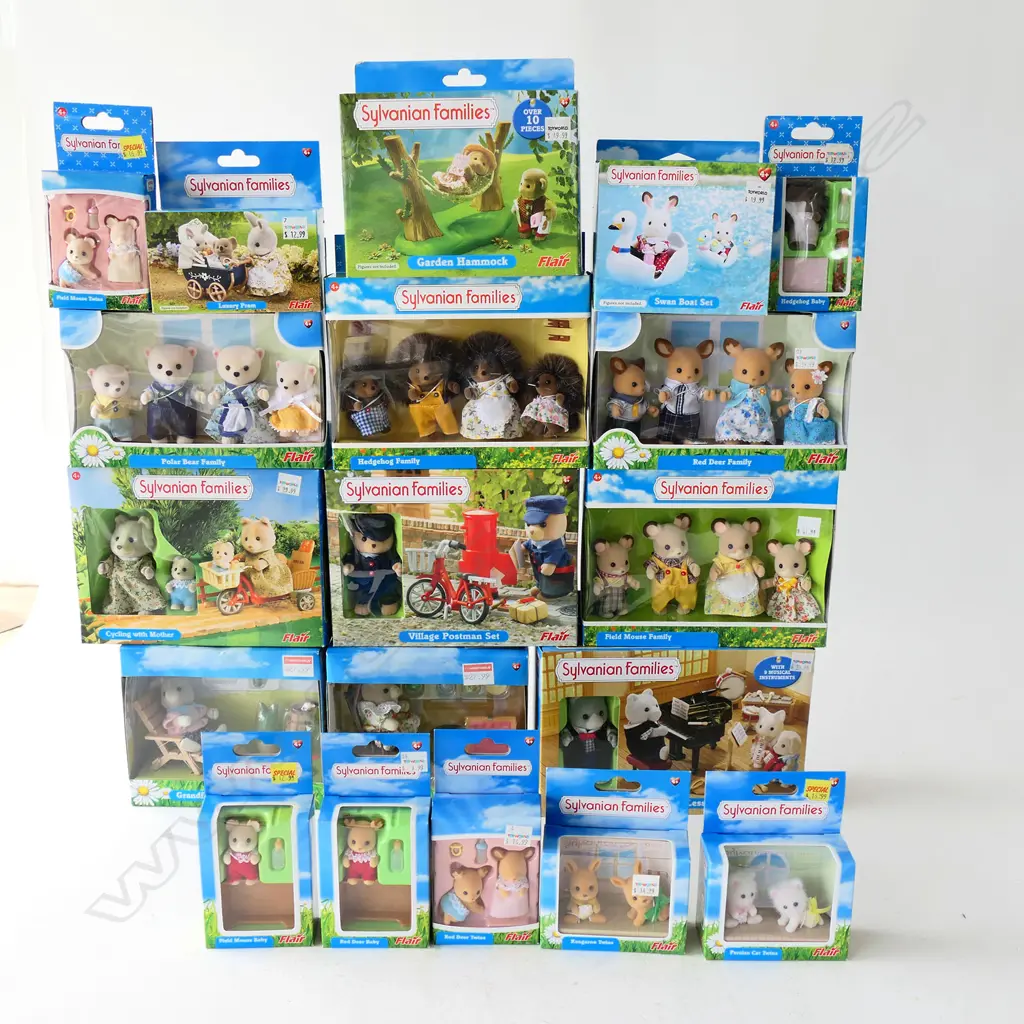 LG COLLECTION OF ASSORTED SYLVANIAN FAMILIES, BOXED, AS NEW Image 1++