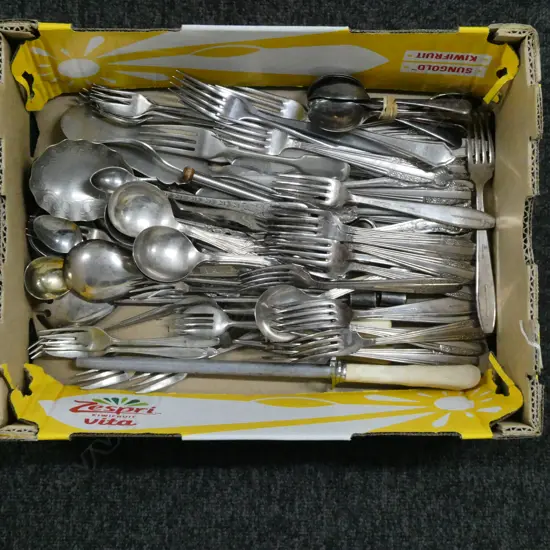 TRAY OF EP CUTLERY