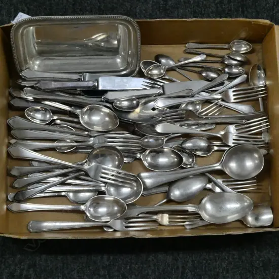TRAY OF EP CUTLERY