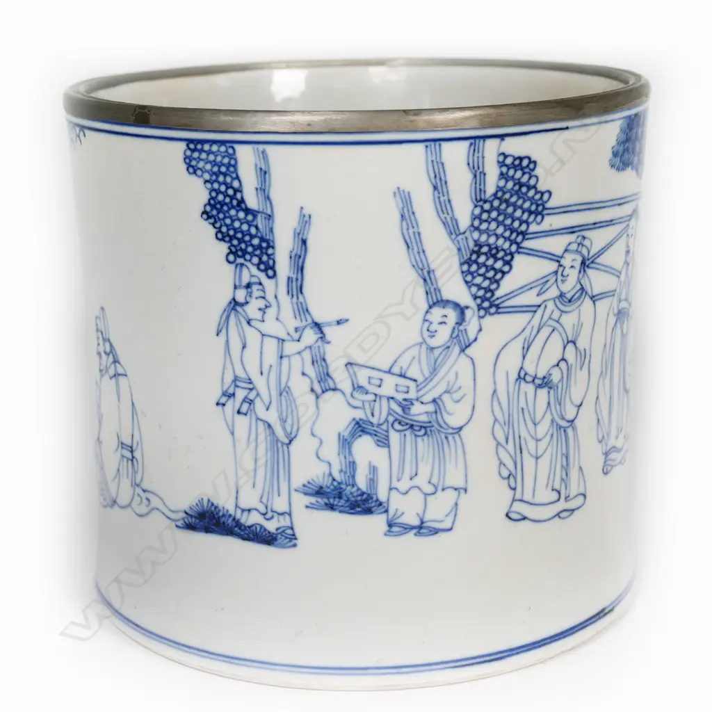 An uncommon large Chinese porcelain brush pot, Image 1++