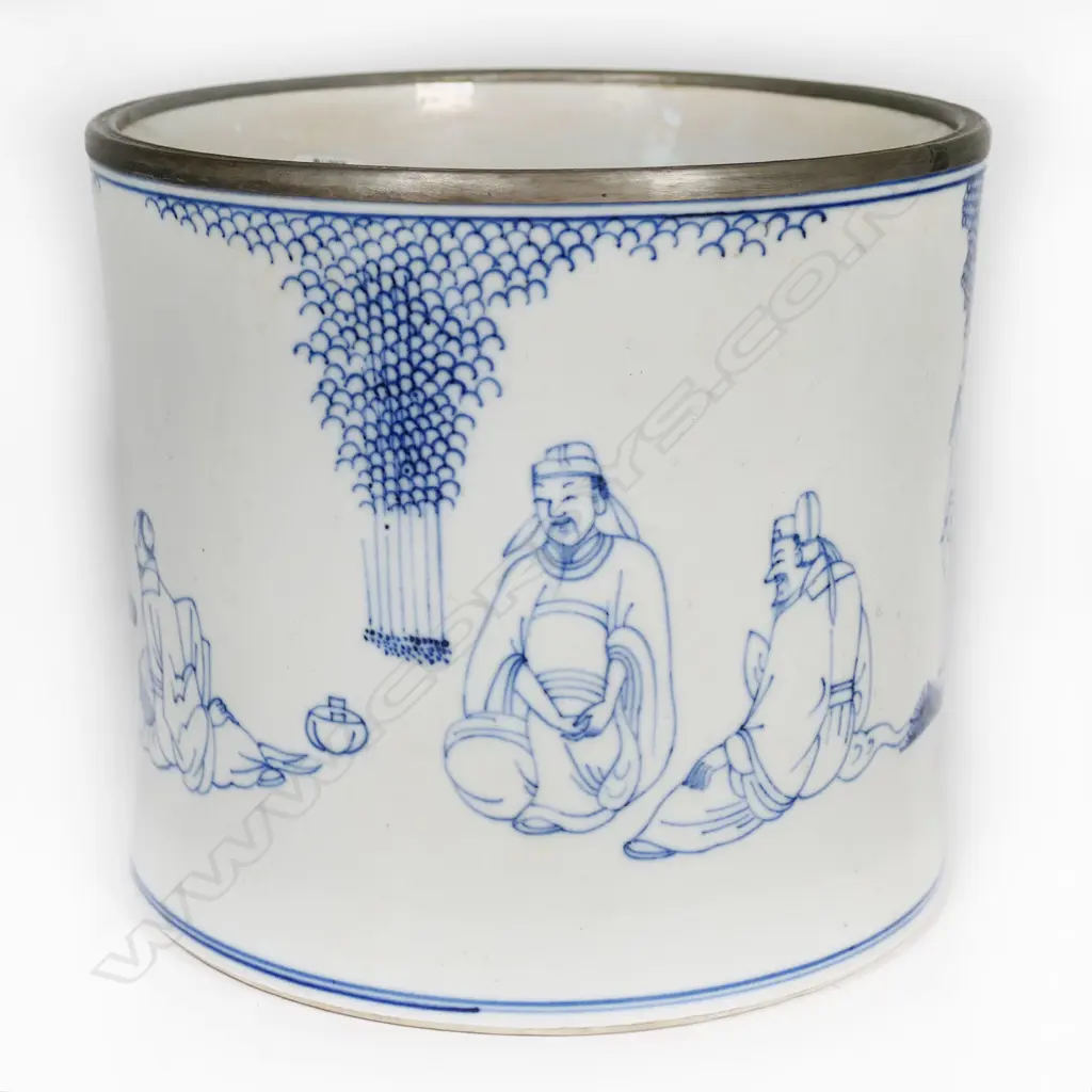 An uncommon large Chinese porcelain brush pot, Image 1++