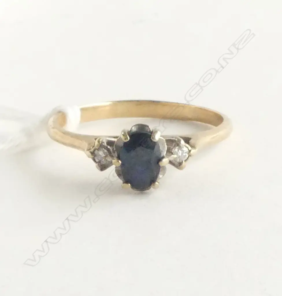 9ct YELLOW GOLD SAPPHIRE & 2 DIAMOND RING 1.68gms size P Image 1++