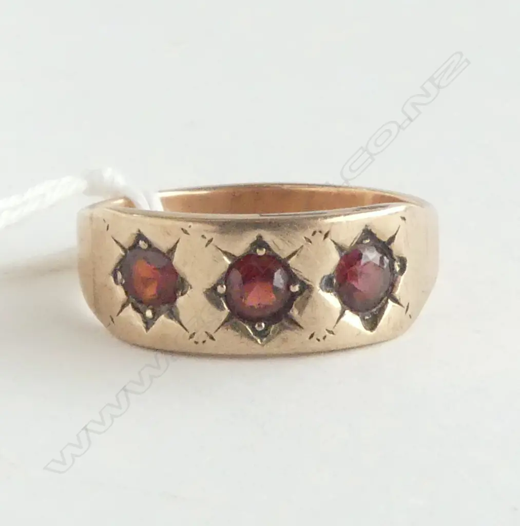 EARLY 20thC 9ct ROSE GOLD 3 GARNET RING 4.7gms SIZE S 1/2 Image 1++
