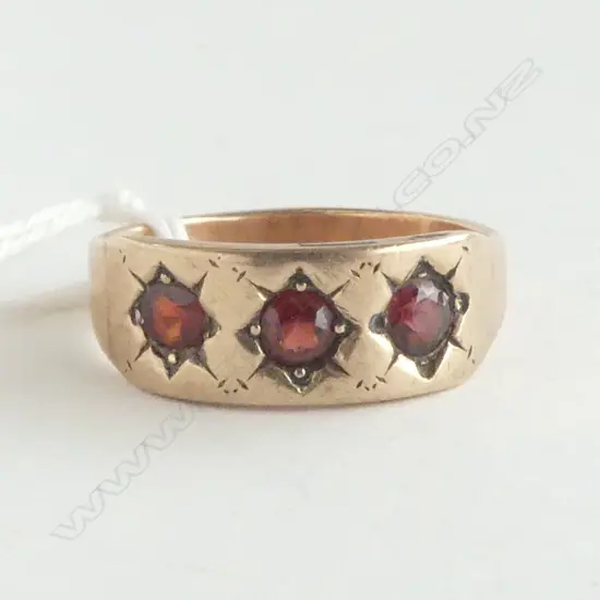 EARLY 20thC 9ct ROSE GOLD 3 GARNET RING 4.7gms SIZE S 1/2
