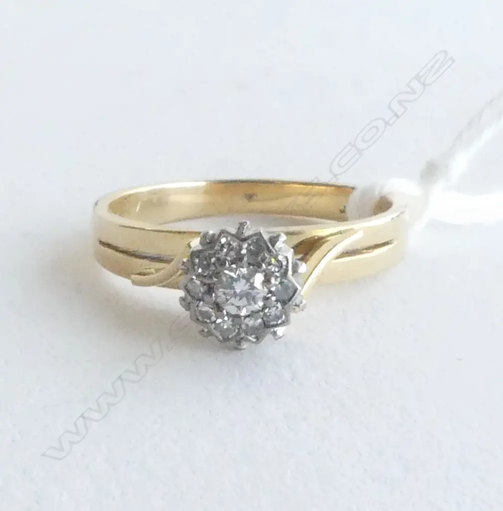 18CT YG DIAMOND 'STARBRITE' CLUSTER RING SIZE L 3.48gms RV $3000 Image 1++