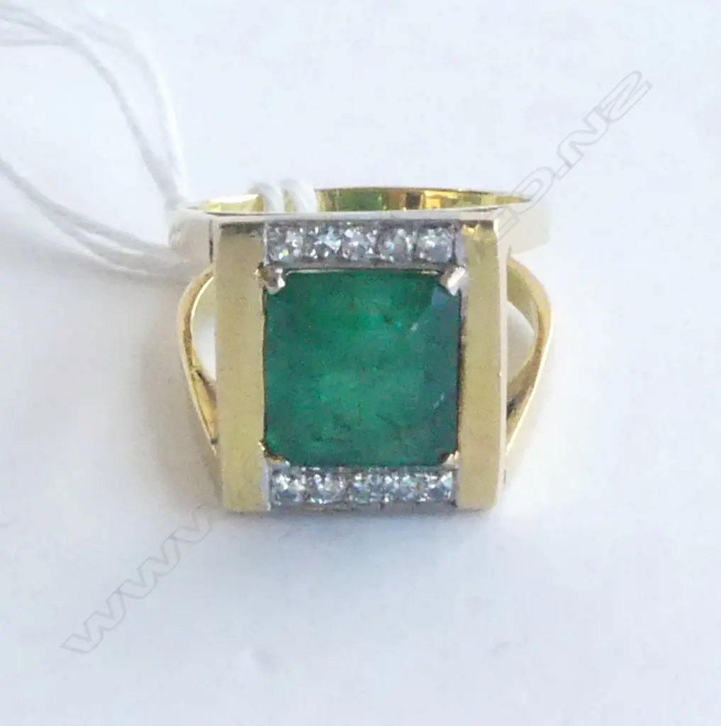 18CT YG EMERALD & DIAMOND RING SIZE O 7.95gms RV $5500 Image 1++
