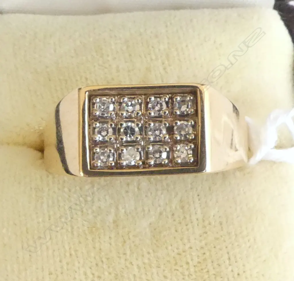 9CT GOLD AND DIAMOND GENT'S RING (valuation of $2750) SIZE Z +1 Image 1++