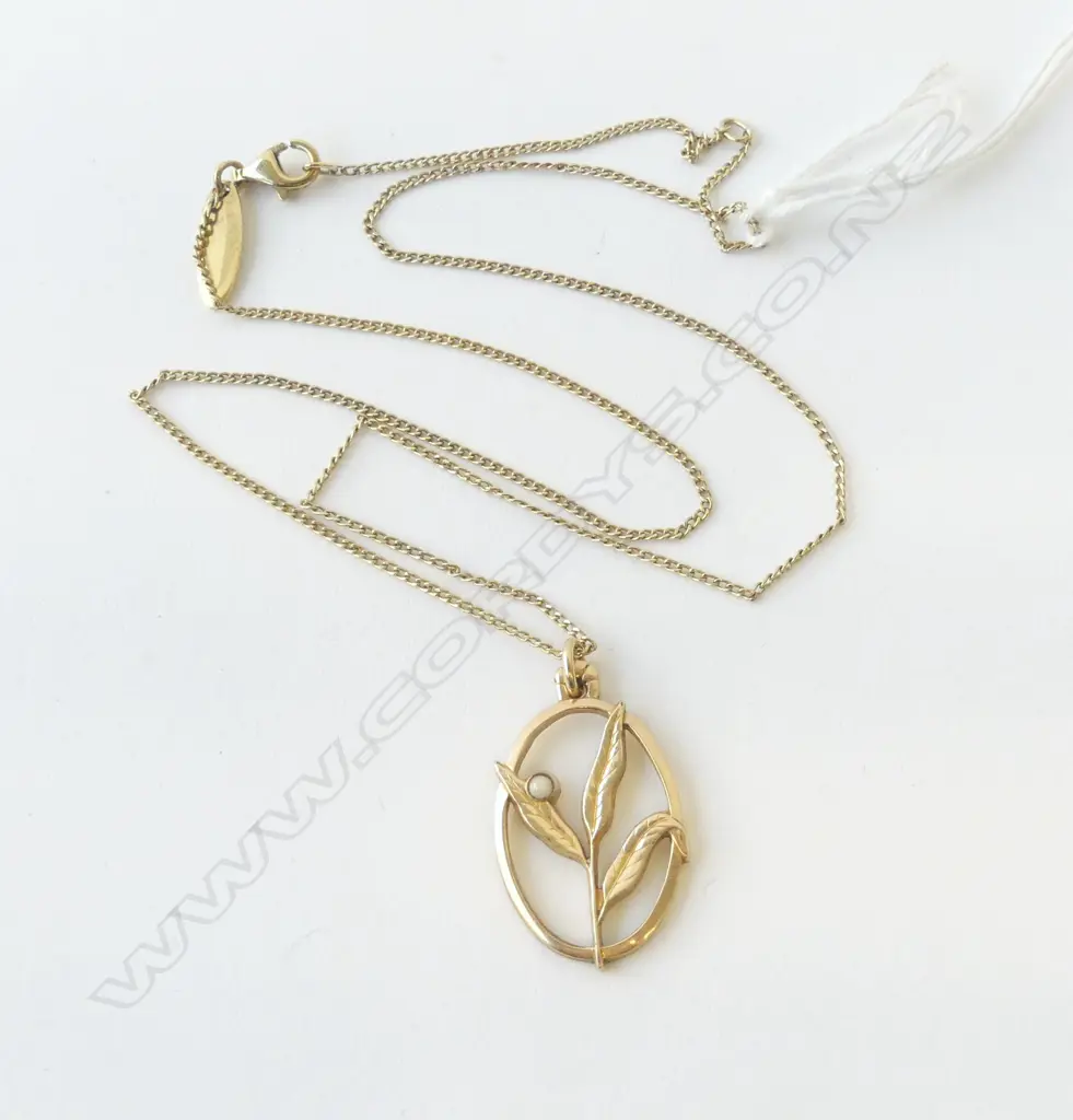 OVAL 10K GOLD FILLED LEAF PENDANT WITH SEED PEARL, WITH CHAIN SILVER G.P.L.27MM Image 1++