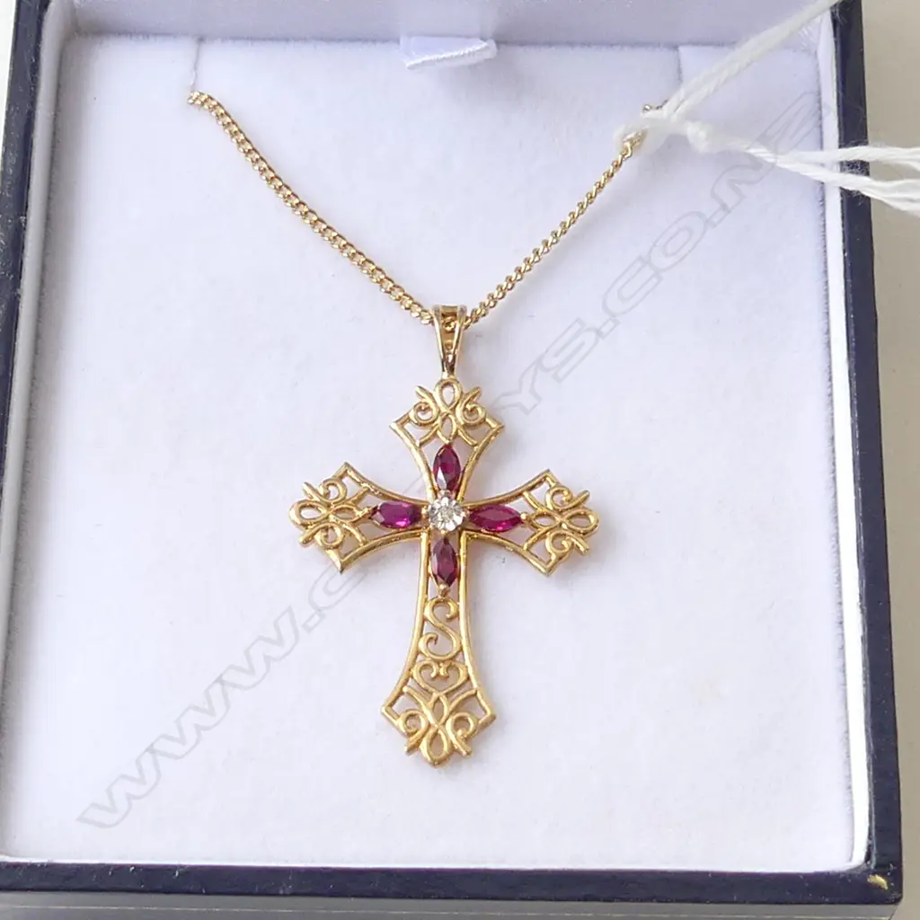 9ct PENDENT CRUCIFIX WITH GOLD COLOURED CHAIN (cross 1.7 gms) Image 1++