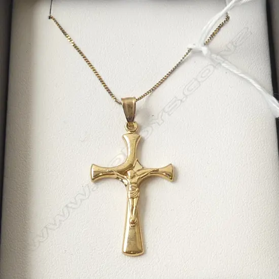 10ct PENDENT CRUCIFIX WITH 925 SILVER GP CHAIN