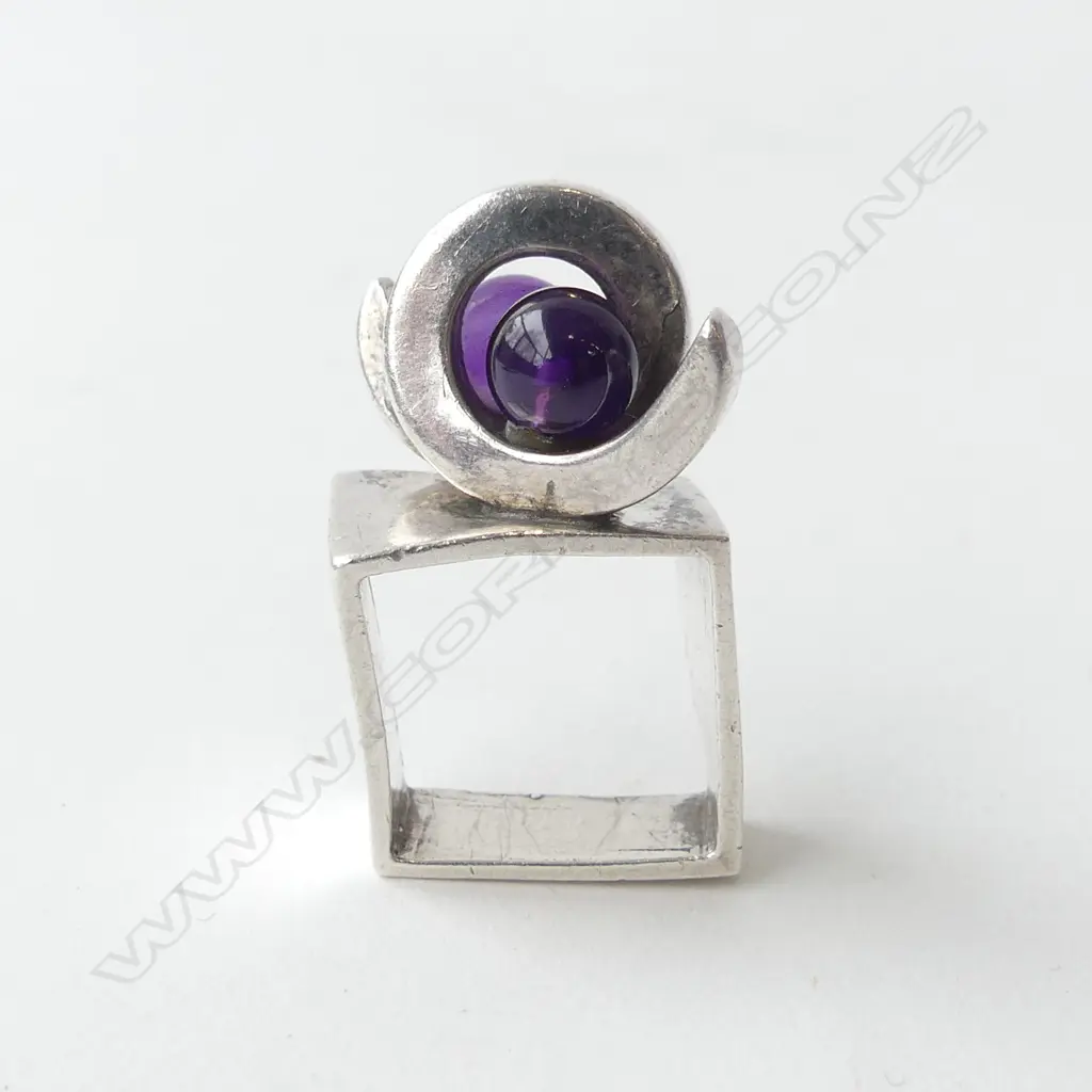 STG SILVER SQUARE SHAPE RING WITH STONES  size L ? Image 1++