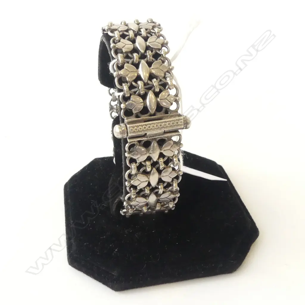 VINTAGE METAL BRACELET Image 1++
