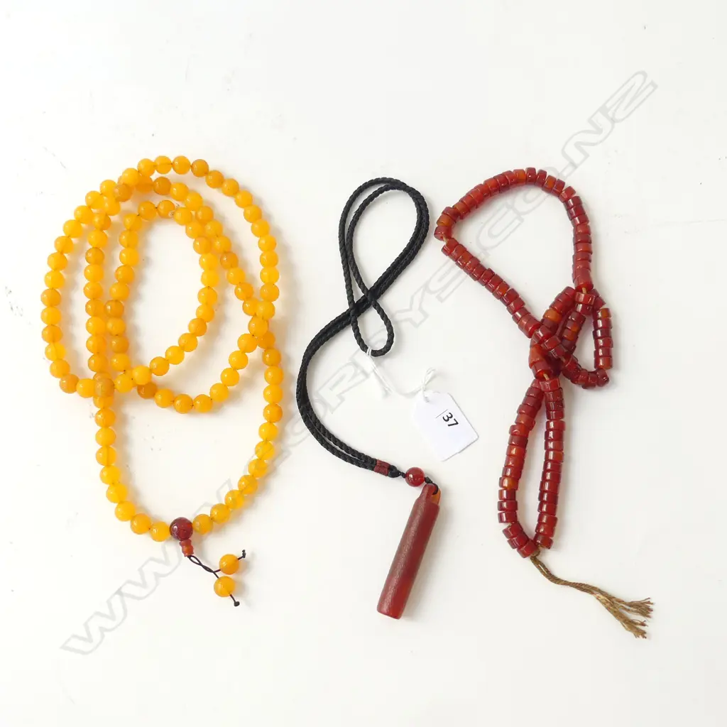 3 ORIENTAL NECKLACES (GLASS?) Image 1++