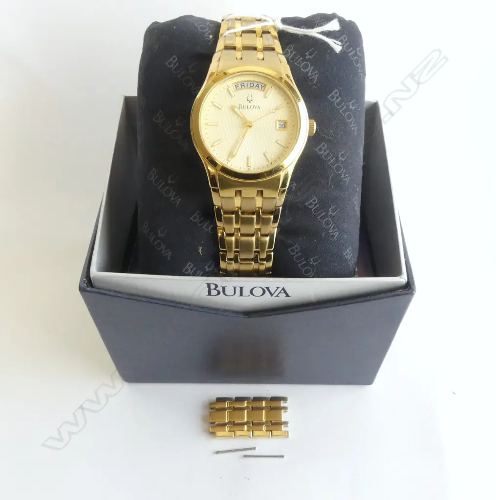 GENT'S GOLD PLATE BULOVA WRIST WATCH WITH BOX AND PAPERS (EXTRA LINK) Image 1++