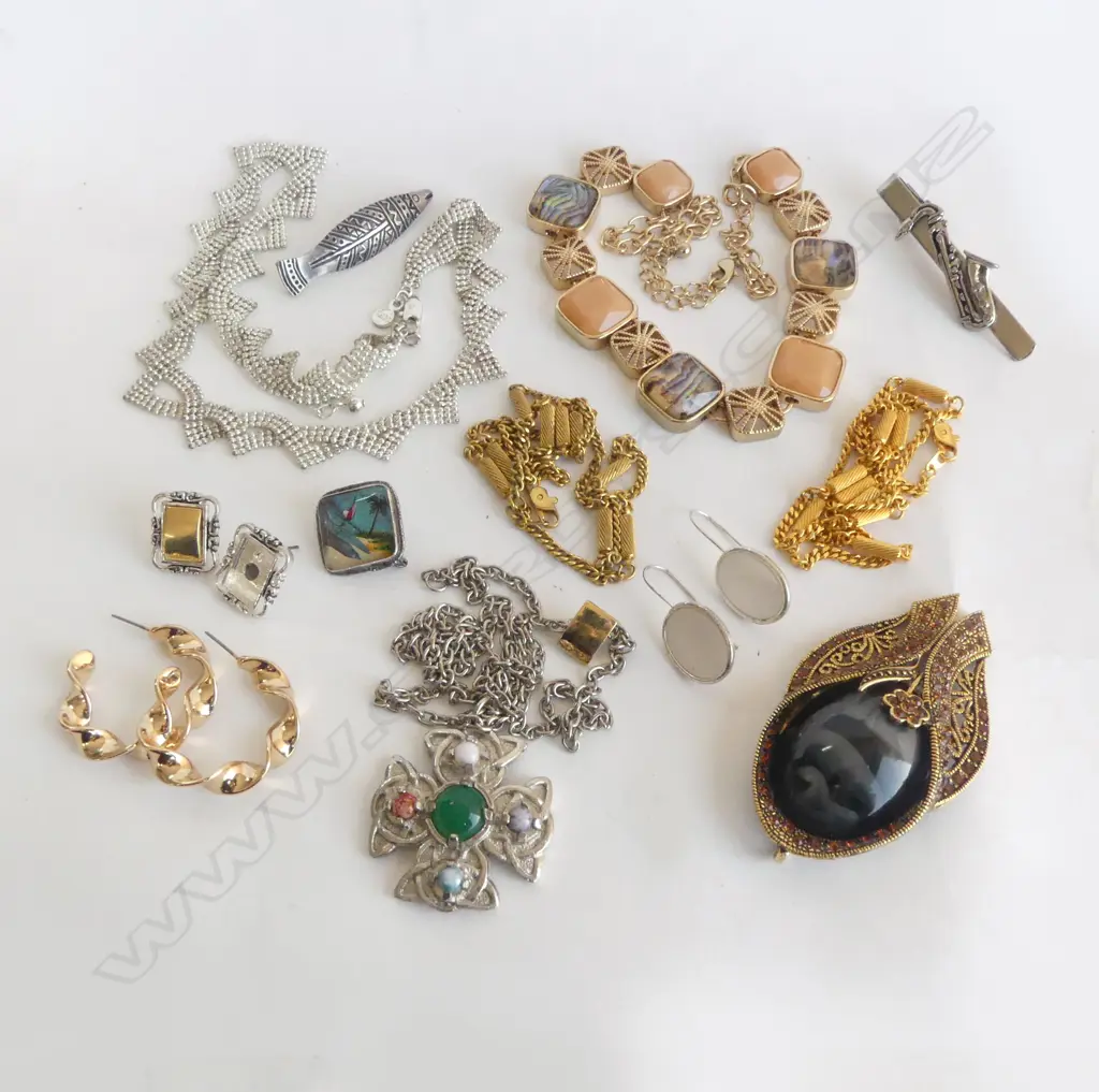 ASST COSTUME JEWELLERY, INCL. BRACELET, CHAINS ETC Image 1++
