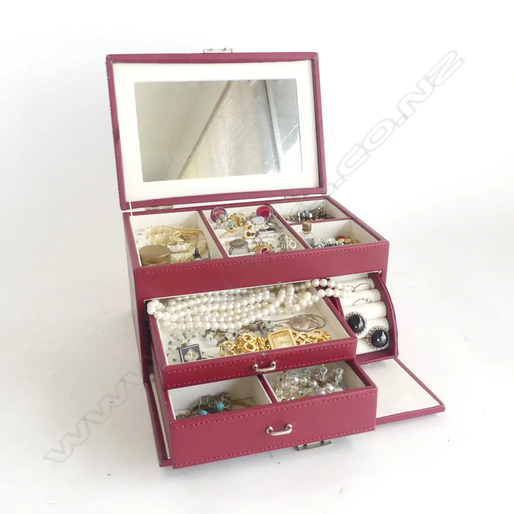 RED VINYL JEWELLERY BOX W.250mm + ASST. COSTUME CONTENTS Image 1++